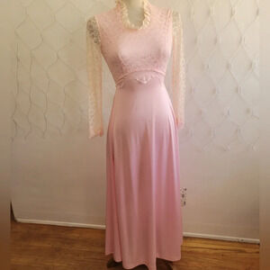 70s Formal Maxi Length Gown / Lace Details / Size XS